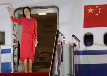 “Công chúa” Huawei Mạnh Vãn Chu được chào đón như người hùng khi trở lại trụ sở