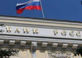 Nga tăng lãi suất từ 9,5% lên 20% để cứu đồng rúp