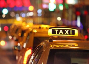 Doanh nghiệp taxi sẽ tăng giá cước nếu xăng không hạ nhiệt