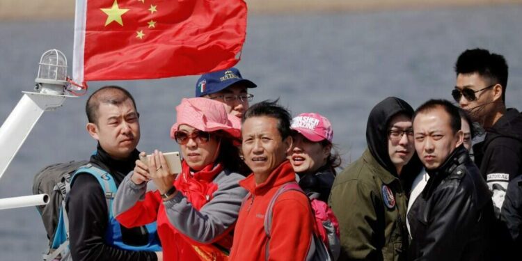 HSBC dự báo khách Trung Quốc đến Việt Nam sẽ đạt 3 - 4,5 triệu lượt năm 2023