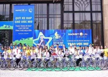 Bảo Việt Nhân thọ trao 200 xe đạp cho trẻ em nghèo hiếu học