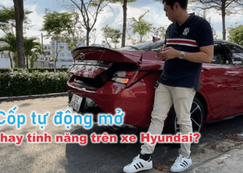 Cốp xe Hyundai tự động mở, lỗi hay tính năng?