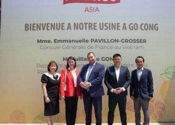 Đại sứ ẩm thực Pháp đến thăm nhà máy sơ chế trái cây Việt