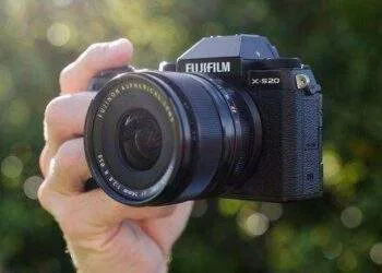 Fujifilm ra mắt máy ảnh kỹ thuật số không gương lật X-S20