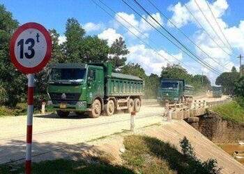 Thay đổi quy định lắp đặt biển báo hạn chế trọng lượng xe qua cầu