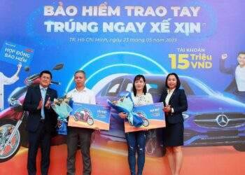 Trao thưởng xe Mercedes cho khách hàng tham gia bảo hiểm tại Sacombank