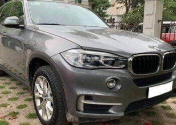 BMW X5 8 năm tuổi, giá ngang Ford Everest 2023 có hấp dẫn?