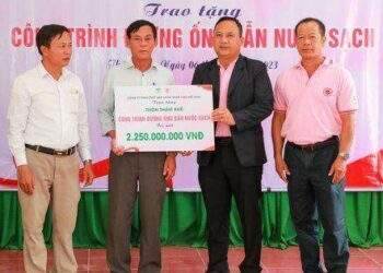 Bàn giao “công trình đường ống dẫn nước sạch” cho bà con thôn Thâm Khê