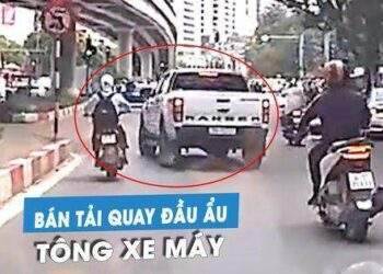 Bật đèn xi-nhan rồi lập tức chuyển hướng, xe bán tải suýt tông chết người trên phố