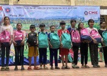 CME Solar tặng học bổng, đồ dùng học tập cho học sinh nghèo Tịnh Biên
