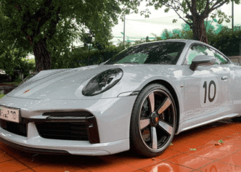 Cận cảnh Porsche 911 Sport Classis 'số sàn', giá 20 tỉ đồng tại Việt Nam