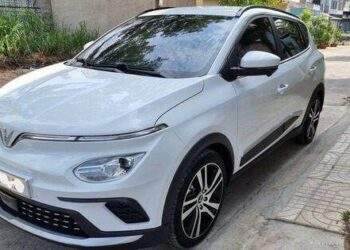 Chọn VinFast VF e34 'cũ' hay Hyundai i10, Kia Morning mới?