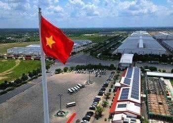 Cột cờ tại Cảng Quốc tế Long An được xác lập kỷ lục cao nhất Đông Dương