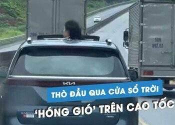 Hai phụ nữ thò đầu qua cửa sổ trời 'hóng gió' trên cao tốc: Quá nguy hiểm!