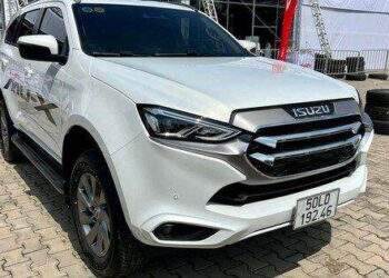 Isuzu mu-X 'tồn kho' giảm giá gần 150 triệu đồng tại Việt Nam