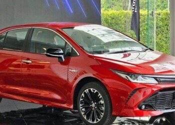 Mất dần sức hút, Toyota Corolla Altis nâng cấp 'đấu' Honda Civic