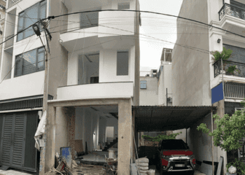Người dân bức xúc về khoảng lùi