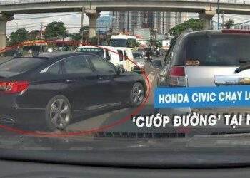 Ô tô Honda Civic loi nhoi, 'cướp đường' xe khác trên phố: Dân mạng phẫn nộ