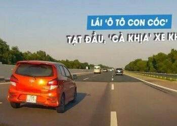 'Ô tô cóc' Toyota Wigo tạt đầu 'cà khịa' xe khác ở tốc độ hơn 100 km/giờ