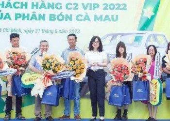 Phân bón Cà Mau trao 7 xe bán tải cho khách hàng xuất sắc