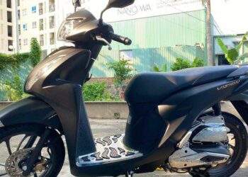 Tại sao phanh trước trên xe máy không bố trí bên tay trái?