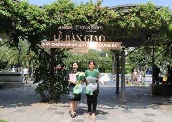 Tập đoàn An Gia tiến hành bàn giao sổ hồng cho cư dân The Standard