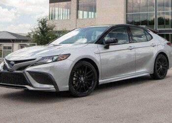 Toyota Camry 2023 có thể 'rớt' bánh xe do lỏng đai ốc