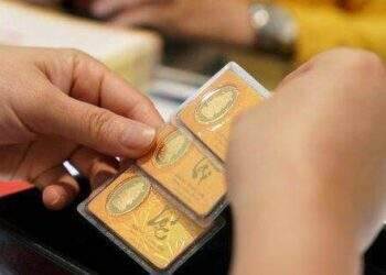 Trong nước đi xuống ngược chiều thế giới