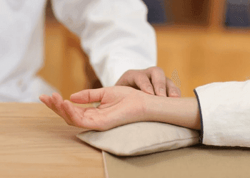 VARS “bắt mạch, kê thuốc” cho từng nhóm doanh nghiệp bất động sản