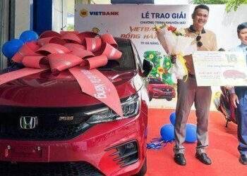 Vietbank trao thưởng ô tô, xe máy SH cho khách hàng