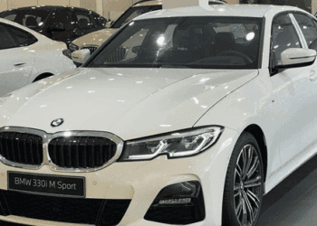 Xe BMW tại Việt Nam giảm hàng trăm triệu đồng