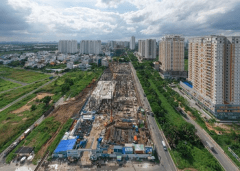 Bất động sản nửa đầu năm: Chính sách đẩy lên thị trường kéo lại