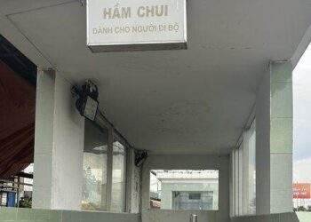 'Bí mật' dưới các hầm bộ hành ở Bình Chánh