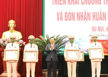 Bí thư Hà Nội Đinh Tiến Dũng khen 4 đơn vị công an phá án xuất sắc