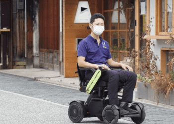 Chán xe máy điện, giới trẻ Trung Quốc đổ xô mua 'xe lăn điện'