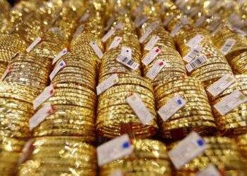 Đi lùi khi đồng USD bật tăng