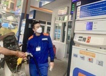 Giá xăng dầu đồng loạt tăng từ 15 giờ chiều nay