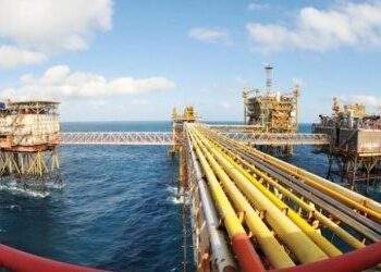 Giàn đầu giếng RC8 đón dòng dầu đầu tiên