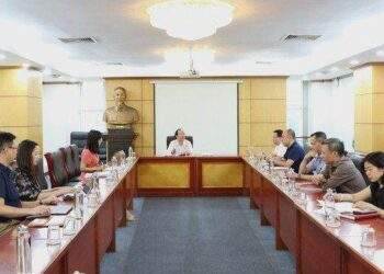 Hoàn thiện quy định về ủy quyền cấp giấy phép môi trường
