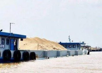 Khủng hoảng cát ở Đồng bằng sông Cửu Long