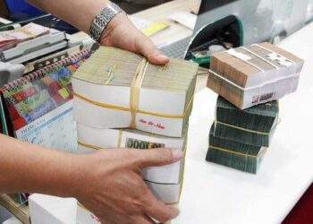 Ngân hàng ráo riết bán những khoản nợ vài trăm ngàn đến hàng trăm tỉ đồng