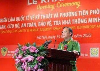 Người dân Hà Nội được chiêm ngưỡng các phương tiện chữa cháy, cứu nạn hiện đại