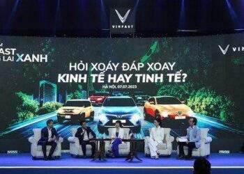 Người dùng kể chuyện mua xe điện VinFast xong… thừa tiền