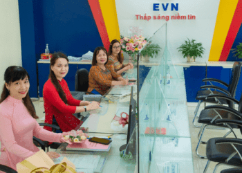 Nhiều lợi ích từ việc chuyển đổi kênh nhận thông báo tiền điện và các thông tin Điện lực