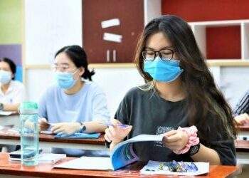 Nhiều trường công bố điểm sàn đại học