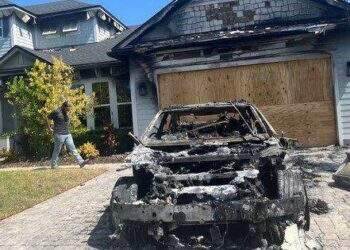 Ô tô điện Mercedes bốc cháy tại nhà, chủ xe thiệt hại 1 triệu USD