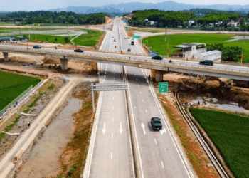 Phấn đấu cả nước có khoảng 5.000 km đường bộ cao tốc vào năm 2030