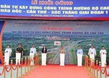 Thủ tướng chỉ đạo tháo gỡ khó khăn, thúc đẩy các dự án đường cao tốc vùng ĐBSCL