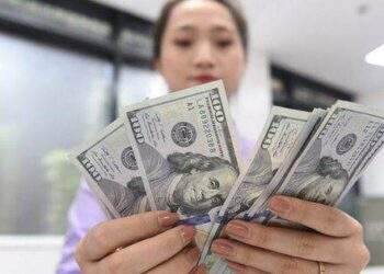 Tiếp đà tăng trong khi euro hạ nhiệt