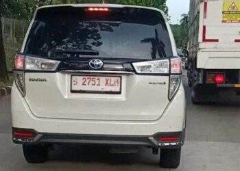 Toyota Innova bản thuần điện lăn bánh trên đường thử